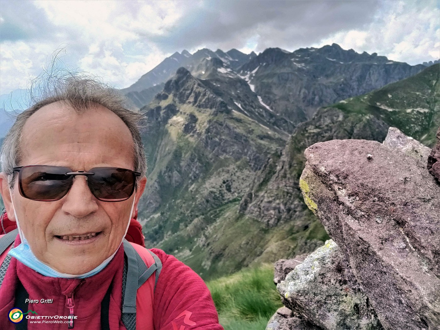 76 Dal Monte Avaro selfie verso la costiera Tre Signori-Trona.jpg